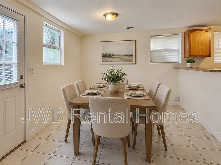 1379 Ingleside Ave — Photo 5