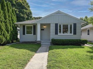 5406 N Lydell Ave, Whitefish Bay, WI