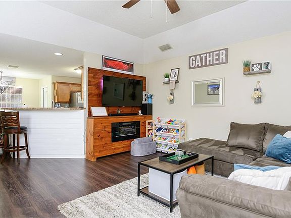 5th image of 8945 Spring Grv S