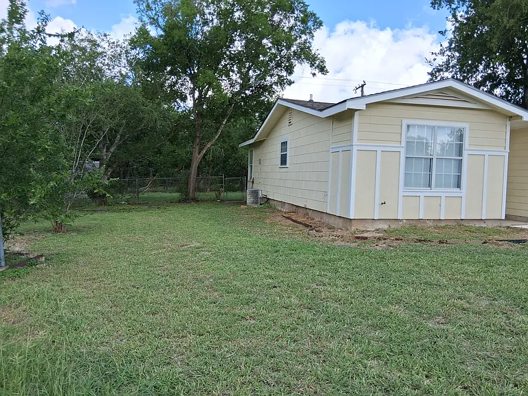 415 Andricks Dr — Photo 13