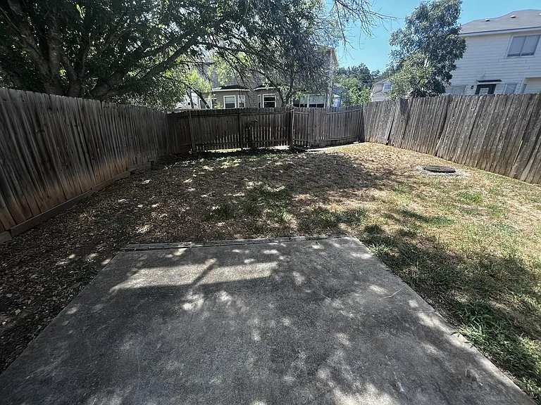 127 Cedargrove St — Photo 8