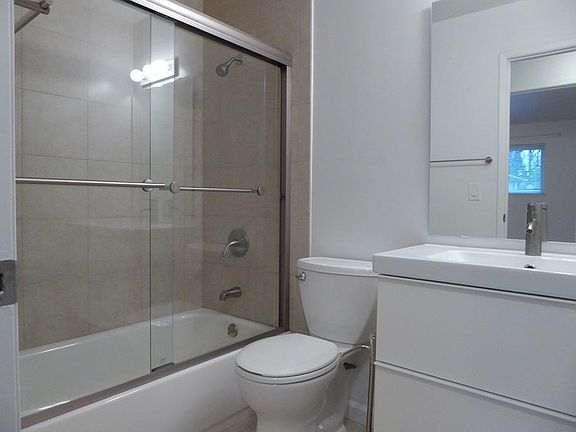 4th image of 521 Hope Ter APT 3