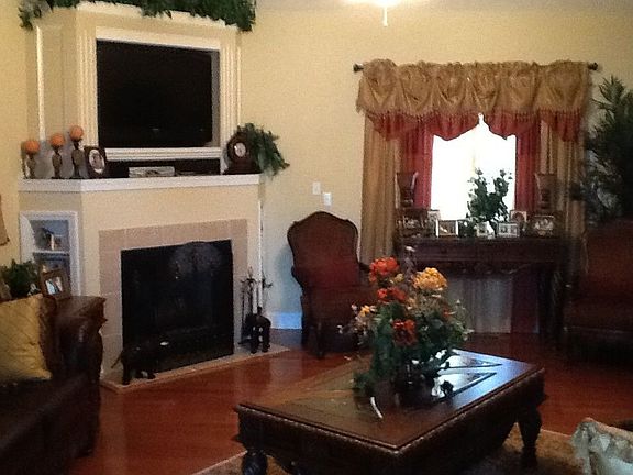 Large vaulted great rm