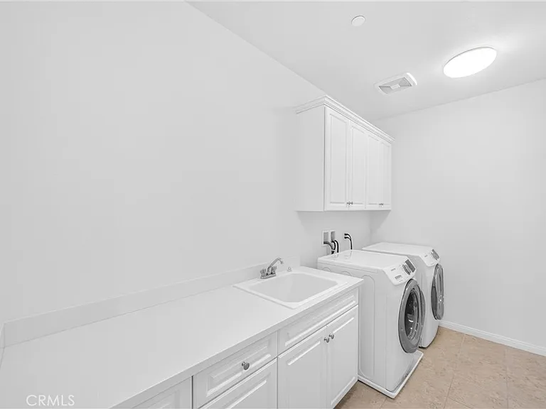 1617 Camden Ct — Photo 32