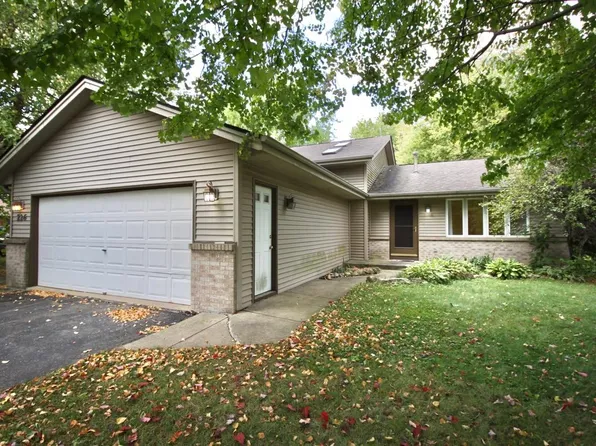 226 Hastings Way SW, Poplar Grove, IL 61065