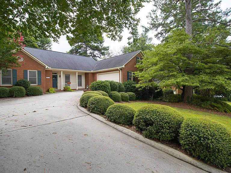 2220 Montclair Dr — Photo 43