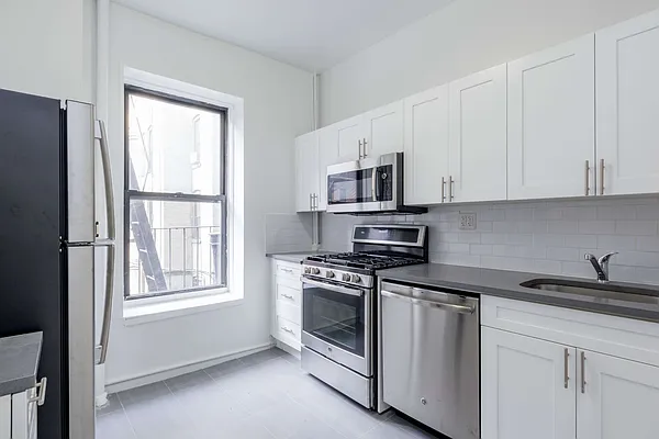 Rented by Town Residential | media 3