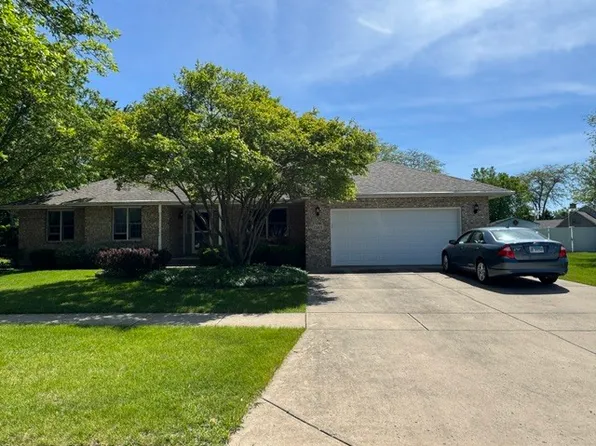 1565 Lake Dr, Morris, IL 60450