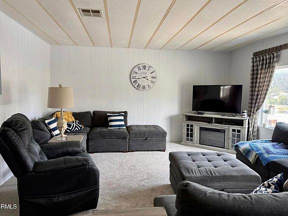 3rd image of 1184 N Main St APT 40