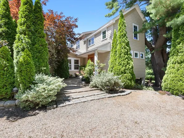 11 Beacon St, Amesbury, MA 01913