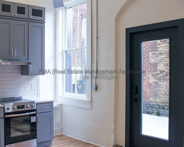 4 Zebulon St #1B — Photo 3