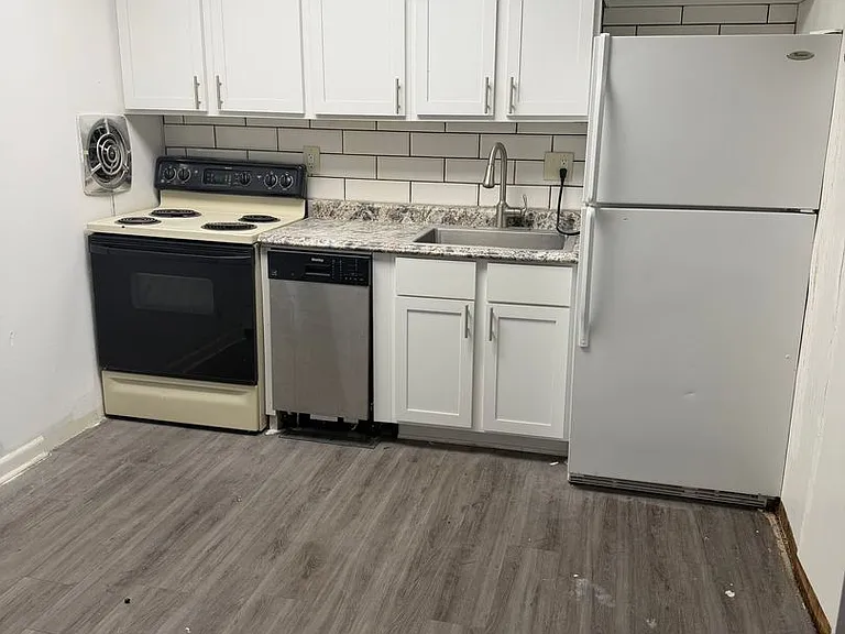 Indian Hills Apartments — Photo 1