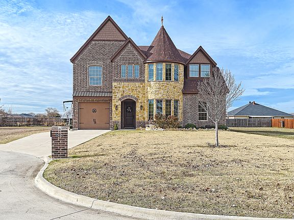 3rd image of 321 Marion Dr