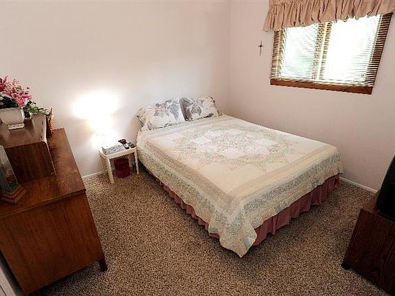 5th image of 3435 Fernwood Ave