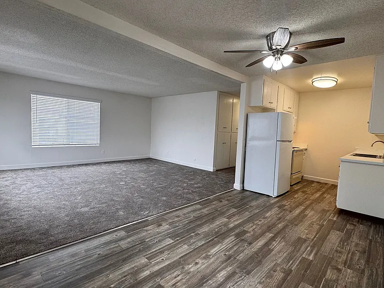 166 S Lincoln S — Photo 10