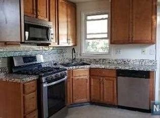 1-29 29th St, Fair Lawn, NJ 07410