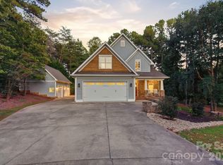5596 Bridgewater Dr, Granite Falls, NC 28630