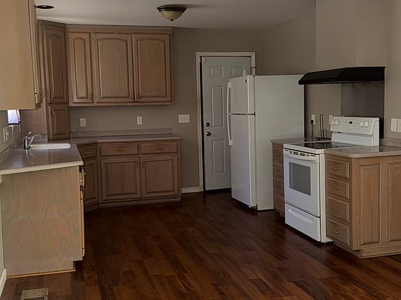 4th image of 890 W Lowe Ave