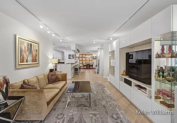 3rd image of 333 E 66th St #4LM