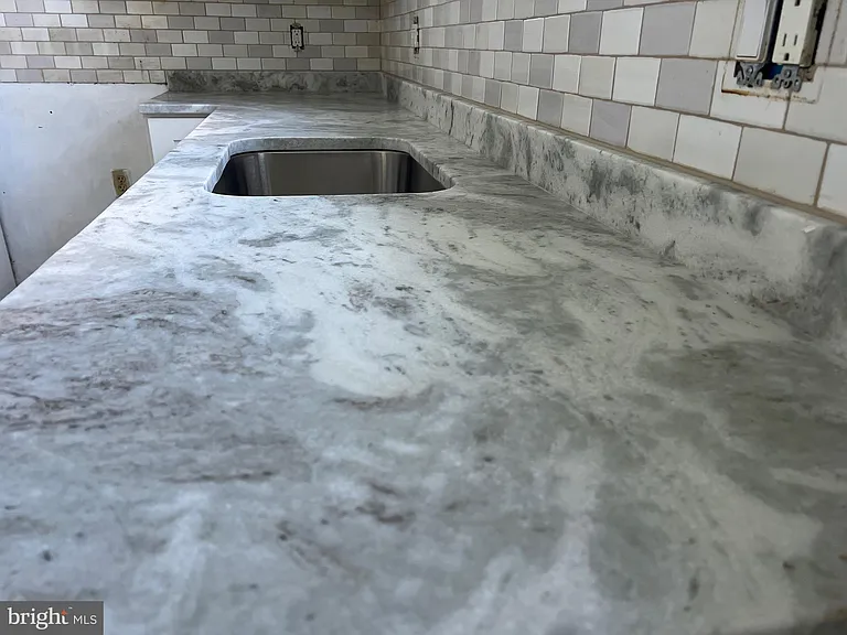 703 N Main St — Photo 9