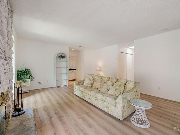 4th image of 92 Belvedere Court