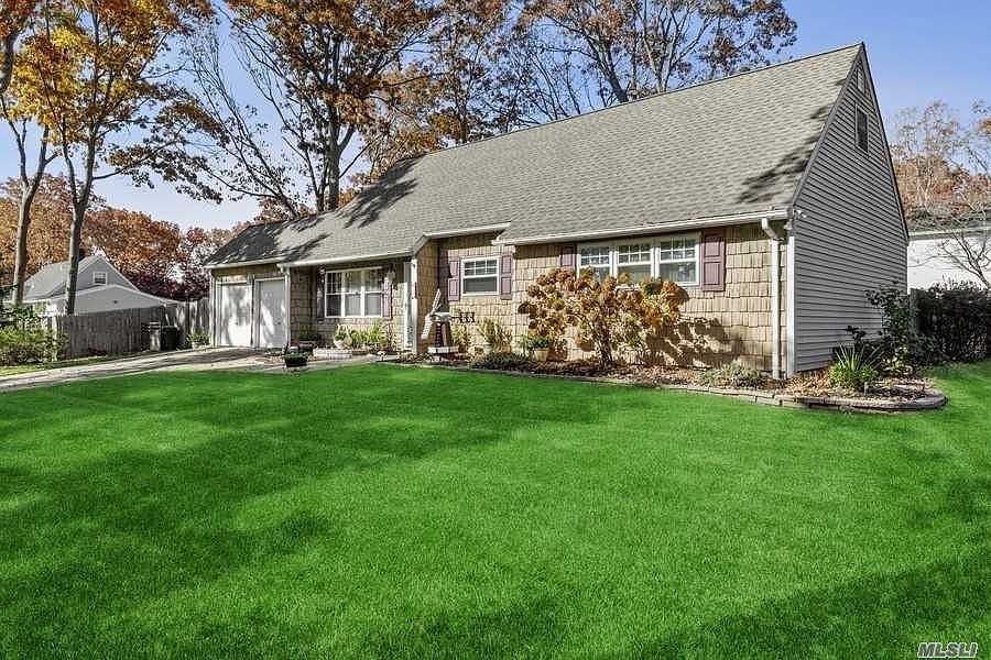 1st image of 15 Amber Ln