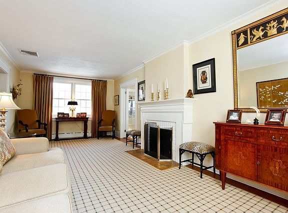 3rd image of 25 Lookout Cir