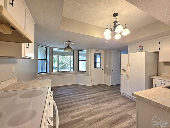 2nd image of 550 Riola Pl