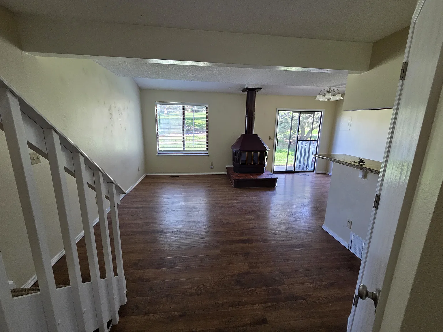 2 bed, 1.5 bath, 1622 sqft, $1,800 — Photo 3