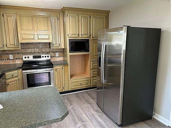 5th image of 247 Malden Ln
