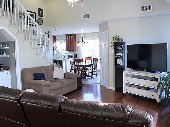 2nd image of 1406 E Camellia Dr