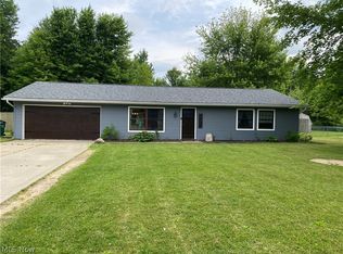 6738 Dave Dr, Madison, OH 44057