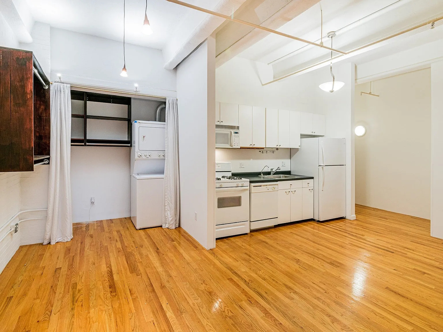 1 bed, 733 sqft, $2,900 — Photo 4