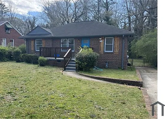 381 Sargent Dr SE