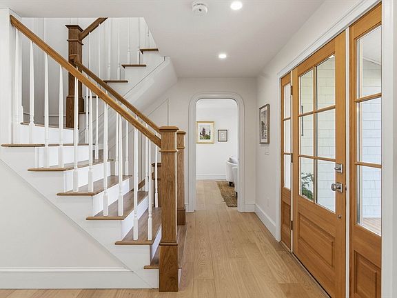 4th image of 144 Quincy Ave