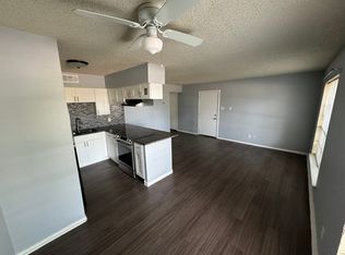 1104 NE 9th St, Smithville, TX 78957