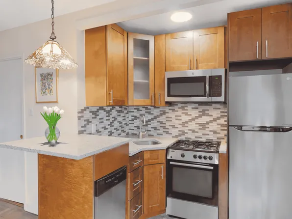 233 East 69th Street image 2 of 8