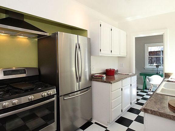 5th image of 182 Oak Ct
