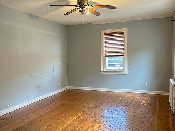 2nd image of 175 3rd St Floor 1