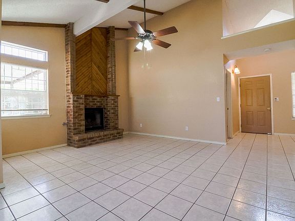 3rd image of 813 Amiens Ln