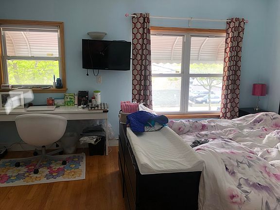 3rd image of 2868 W 31st St