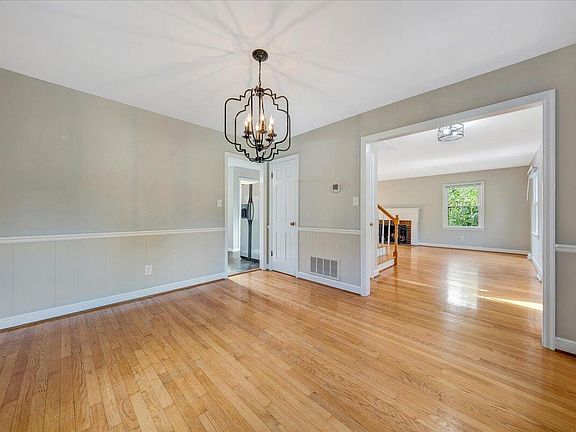 3rd image of 2444 Lincoln Ave SW