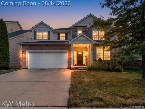 27315 Victoria Rd, Novi, MI 48374