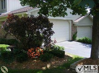 984 Golfview Ct #1, Rochester Hills, MI 48307