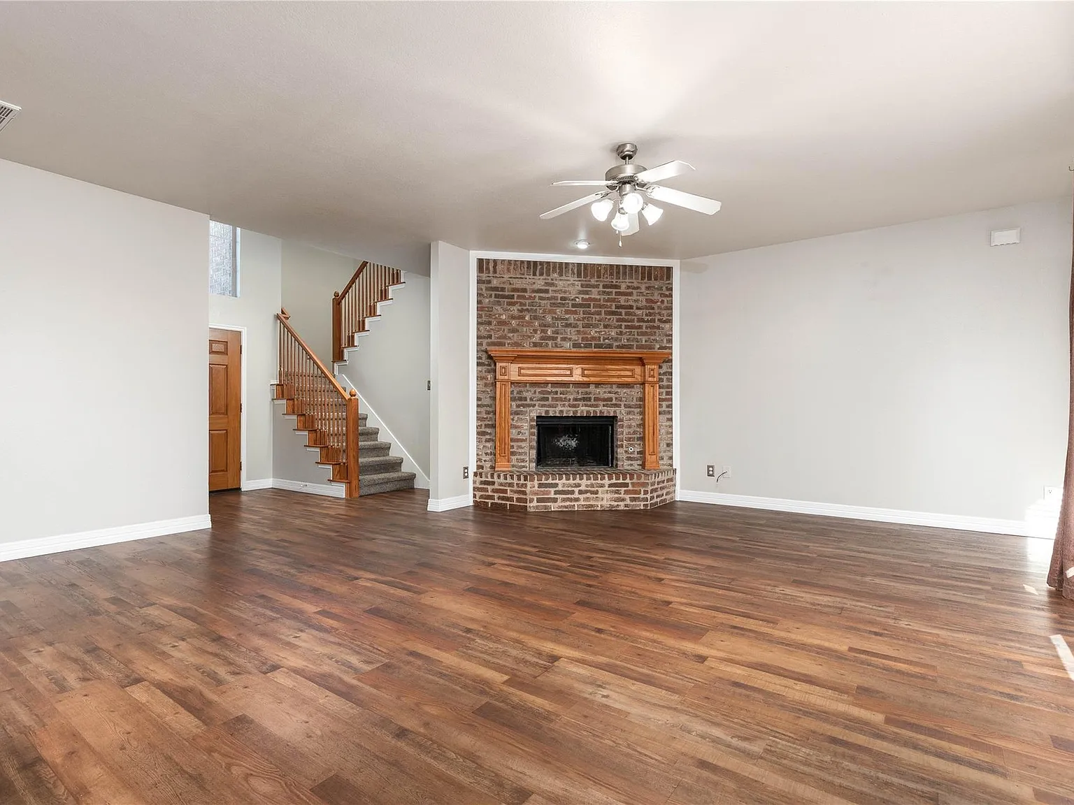4 bed, 2830 sqft, $2,995 — Photo 2