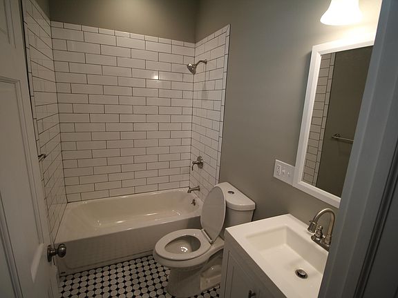 2nd image of 1516 Woodburn Ave