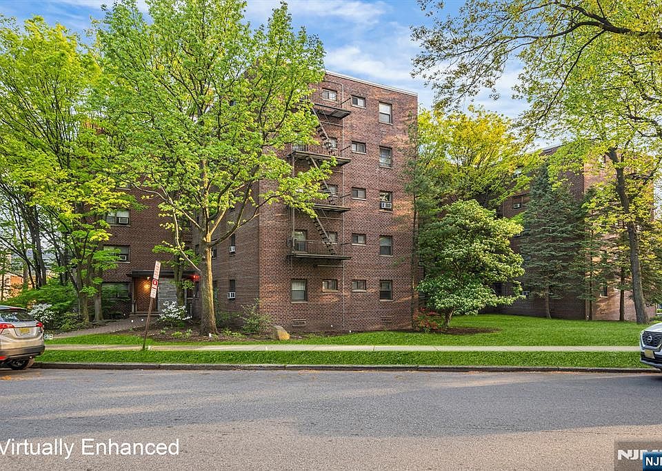 1st image of 420 Park Pl APT 3F