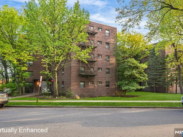420 Park Pl APT 3F, Fort Lee, NJ 07024