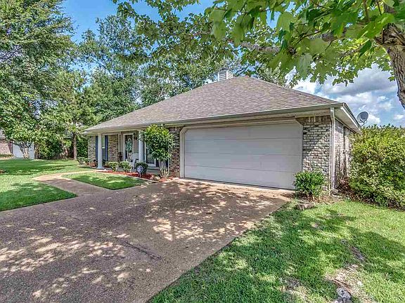 2nd image of 446 Oak Lawn Dr