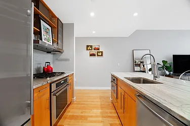Rented by R New York